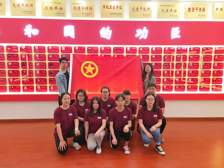 團(tuán)旗下合影_副本.jpg