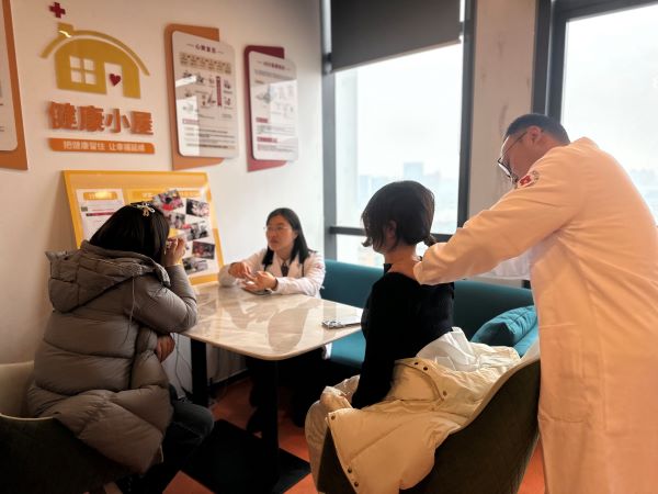 d4bf2eb6eda5468549f81814e74bfc67.jpg 中醫(yī)會(huì)診222.jpg