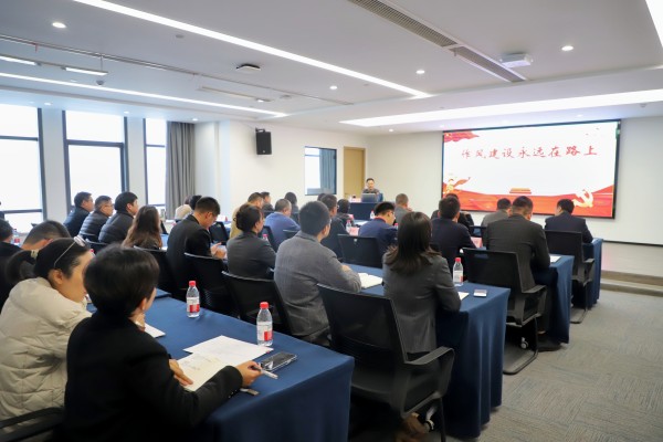 會(huì)議現(xiàn)場(chǎng)-側(cè)面照(1).jpg