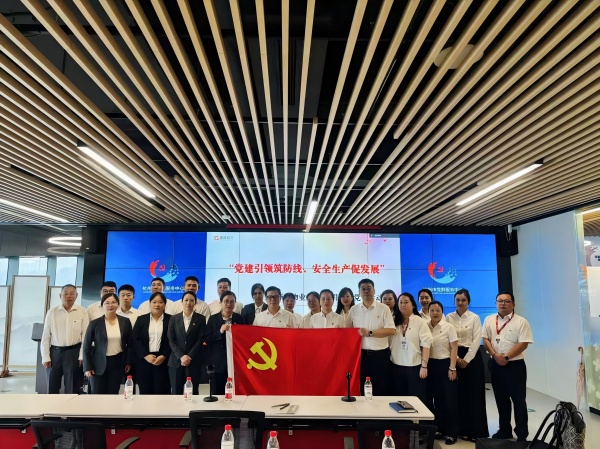 1b84618ef4169f4591c56d9065cd9274.jpg 照片4-黨員大合影(1).jpg