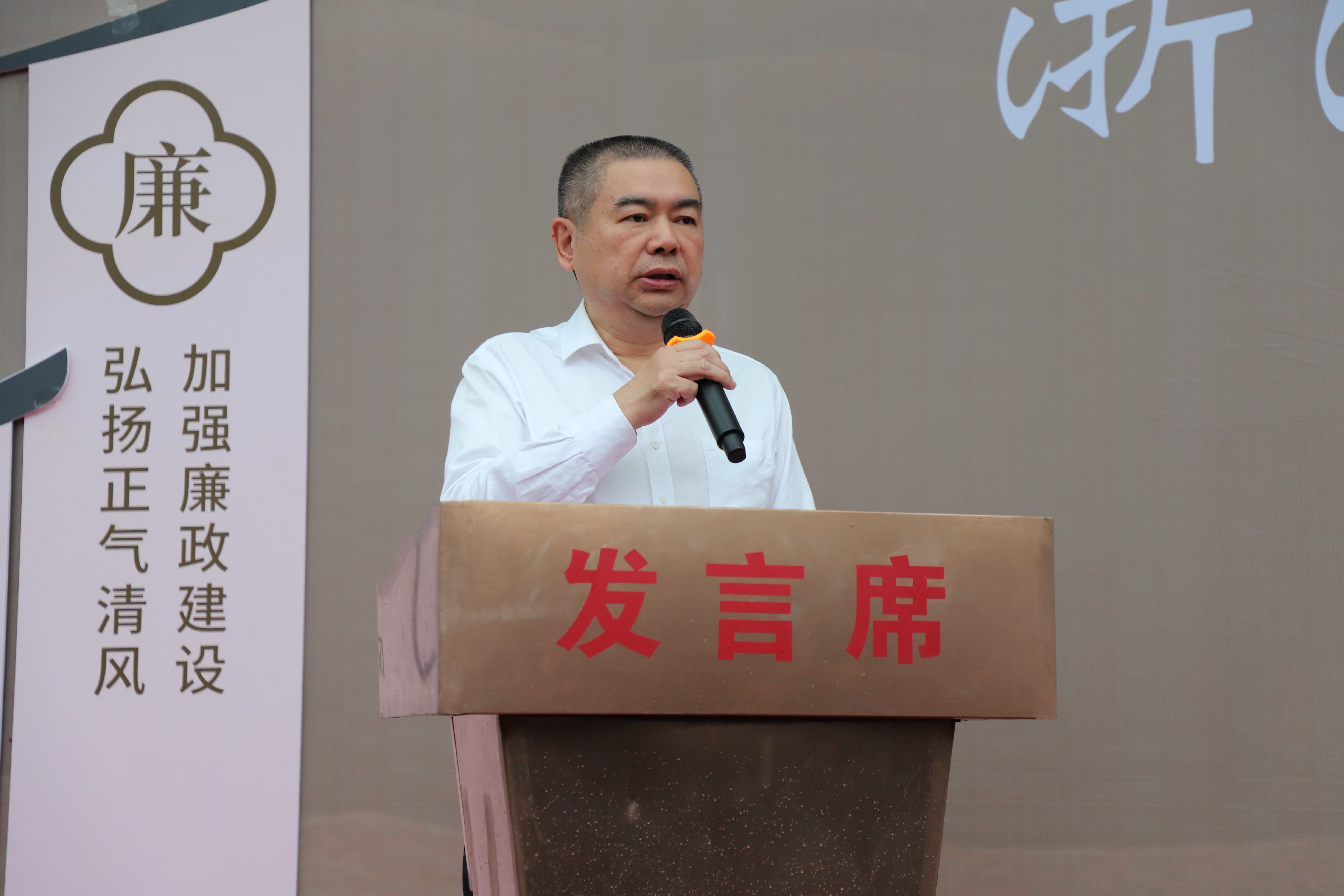 陳華.JPG